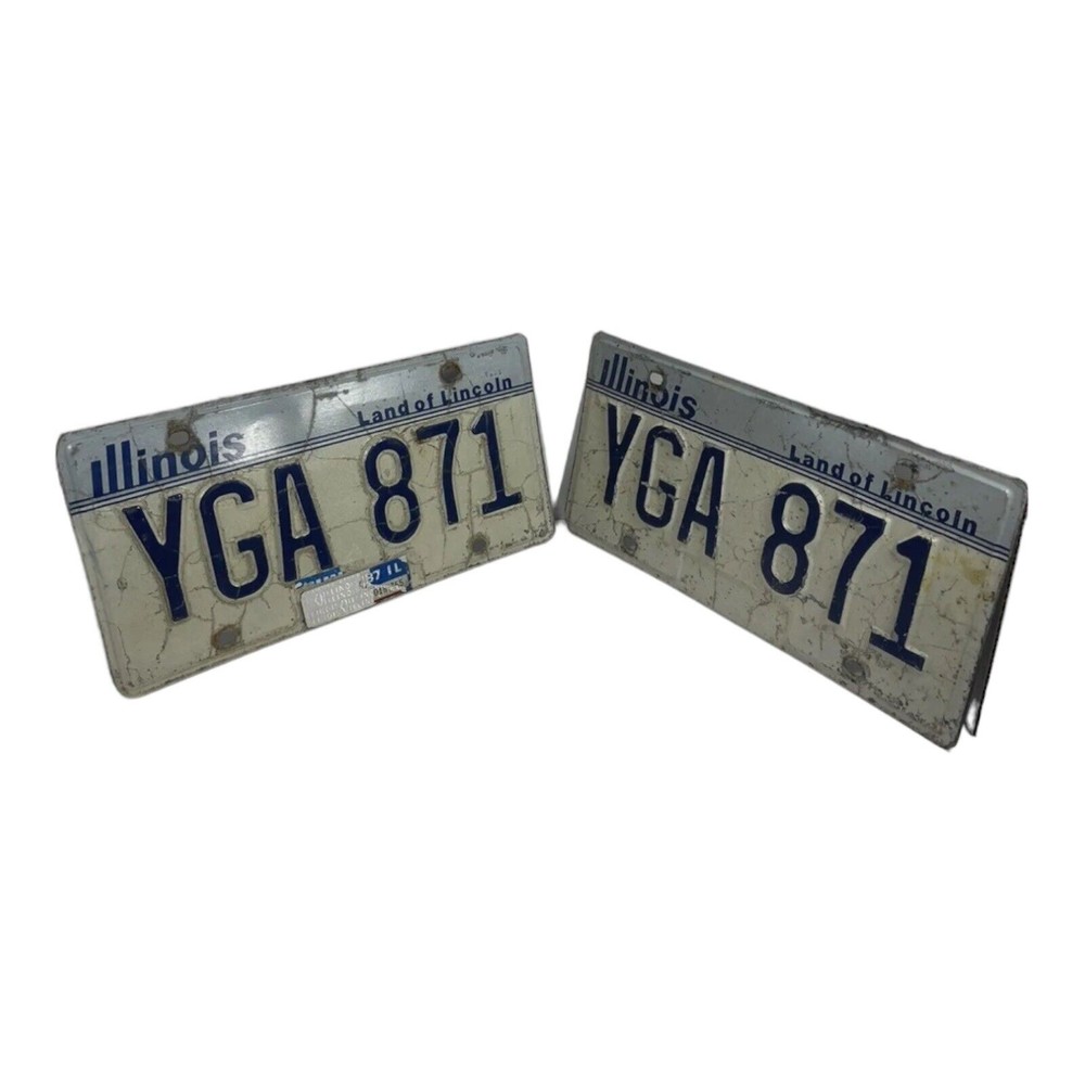 VINTAGE 1987 PAIR OF ILLINOIS LICENSES PLATE MAN CAVE PUB TREEHOUSE GIFT YGA871